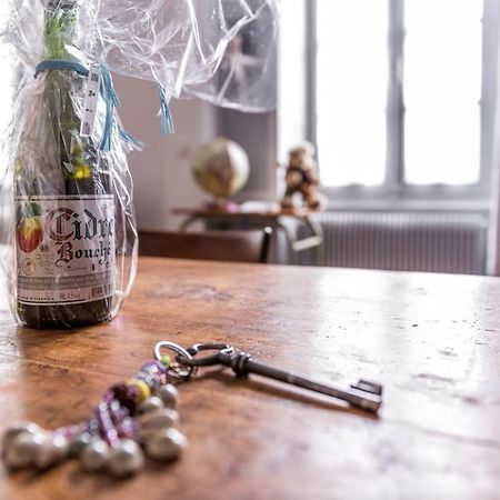 Appartement De Charme Coeur Historique Parking Prive 瓦讷 外观 照片